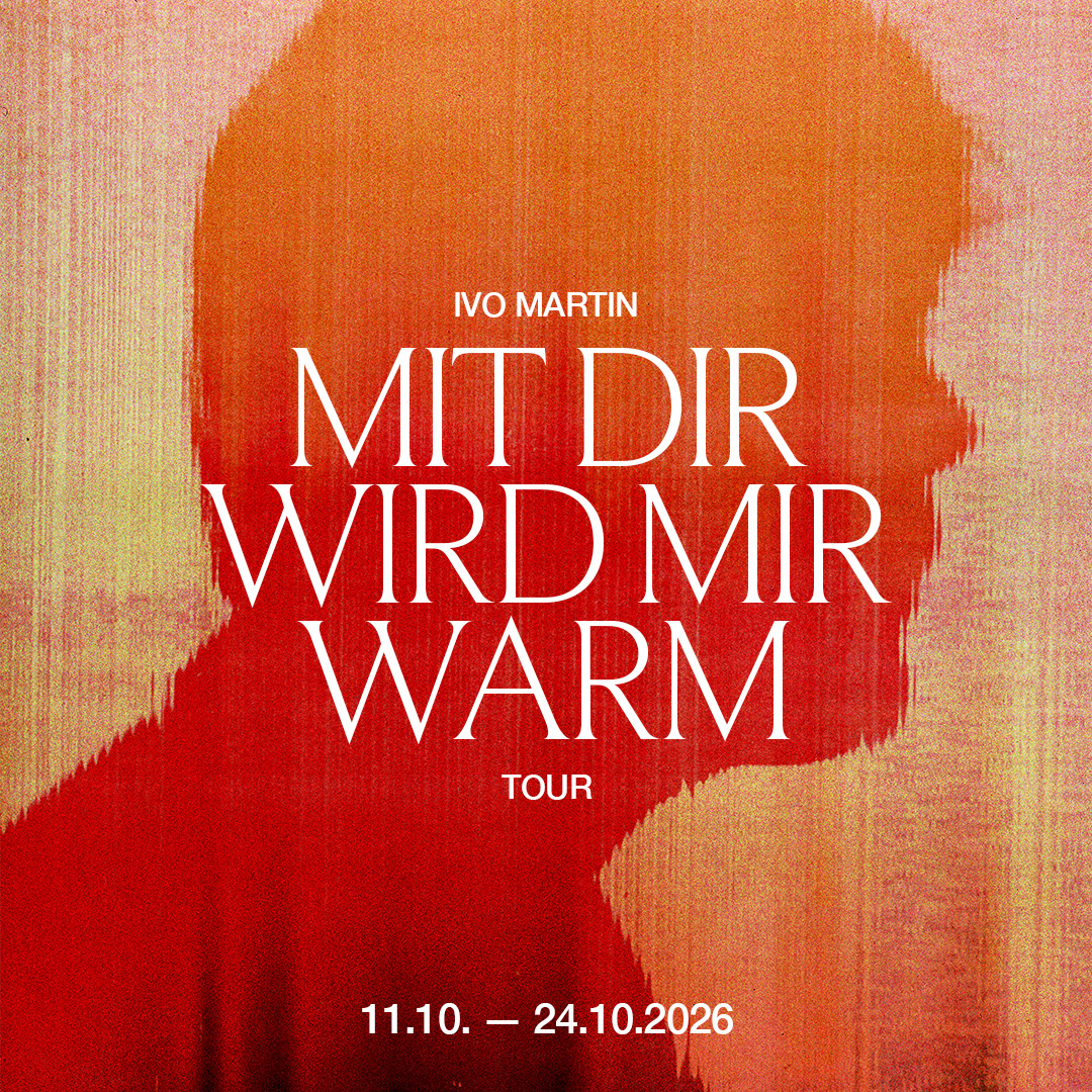 Ivo Martin geht 2026 wieder auf Tour – und bringt mit “MIT DIR WIRD MIR WARM” eine Konzertreihe auf die Bühne, die so nahbar, berührend und atmosphärisch ist wie seine Musik selbst.  Mit einer eind…