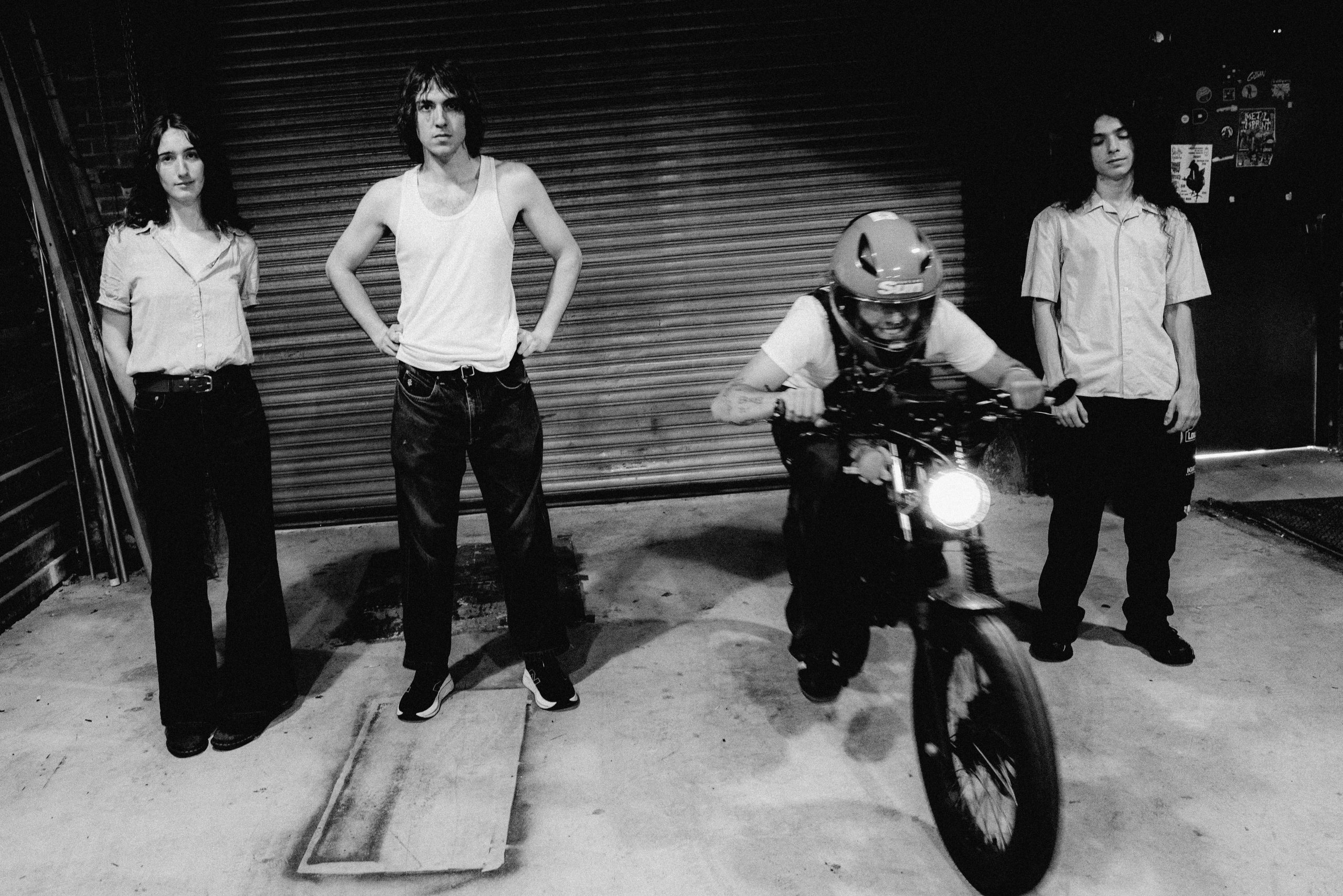 Geese kommen mit drittem Album „Getting Killed“ im März 2026 nach Deutschland Präsentiert von VISIONS, kulturnews, DIFFUS, egoFM und curt Als die New Yorker Band Geese 2021 ihre Debütsingle „Disco“…