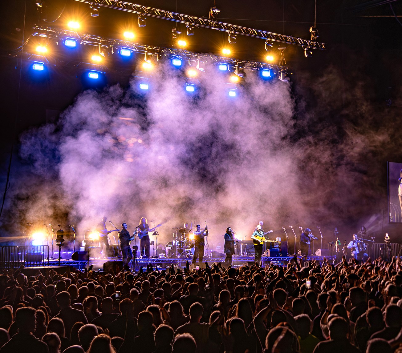 SKIPINNISH sind eine treibende Kraft der zeitgenössischen schottischen Musik und blickten 2024 auf eine bemerkenswerte 25-jährige Karriere zurück. Die Band stammt aus dem Herzen der schottischen Hi…