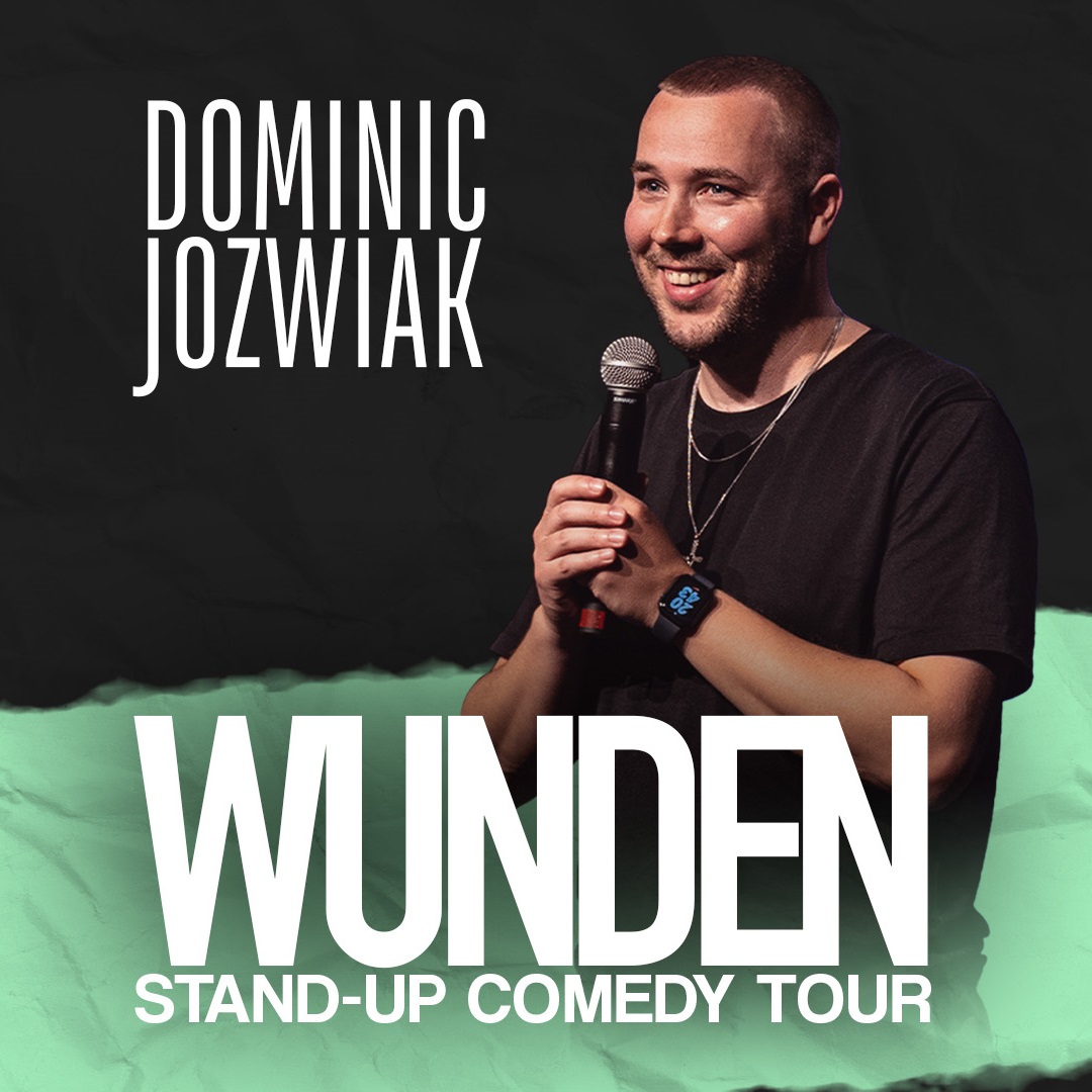 Dominic glaubt, dass Humor mehr kann als nur unterhalten – manchmal hilft er, Dingezu sagen, für die es sonst keine Sprache gibt.In seiner Familie wurde wenig geredet – aber viel mitgeschleppt.Wund…