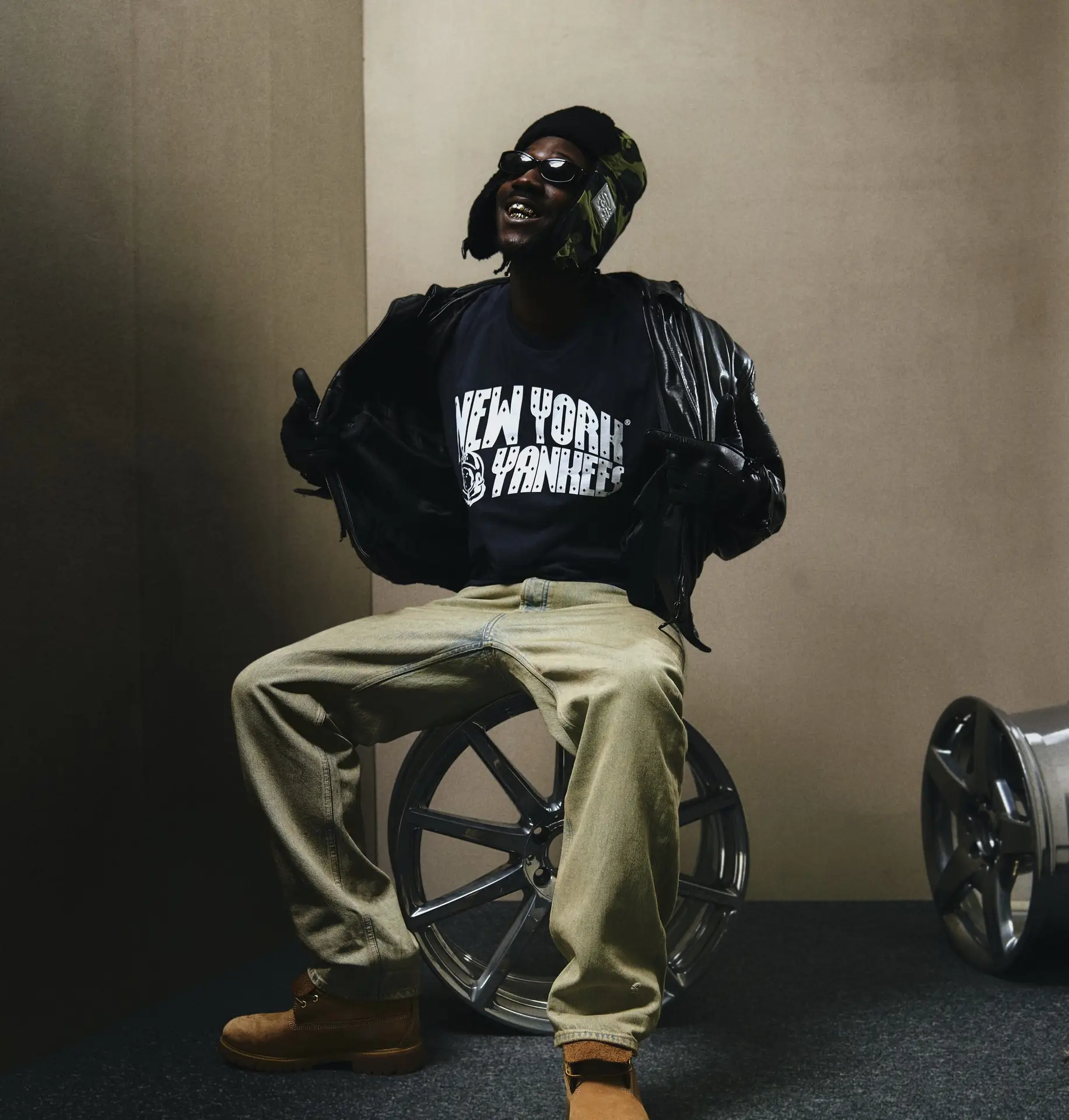 Kwam.E meldet sich zurück! Ende des Jahres geht es endlich wieder auf Tour!Spätestens seit „Hallow Kitty“ ist klar, dass Kwam.E zu den spannendsten Stimmen im deutschsprachigen Rap gehört. Der Hamb…