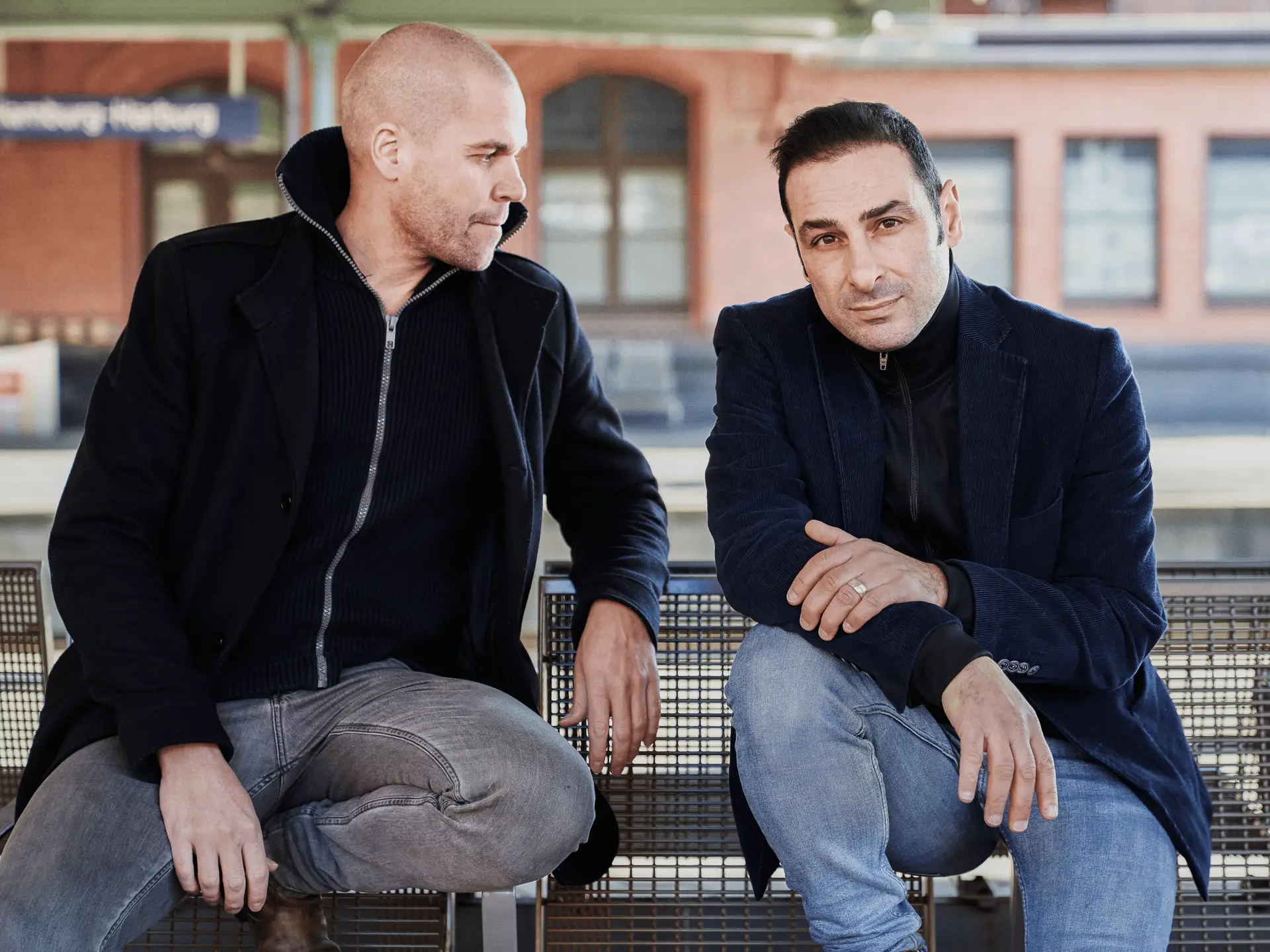 ORANGE BLUE kündigt Deutschlandtour 2027 und neue Songs an – über 25 Jahre Erfolgsgeschichte zweier Freunde. Das legendäre Pop-Duo ORANGE BLUE, bestehend aus Vince Bahrdt und Volkan Baydar, blickt …