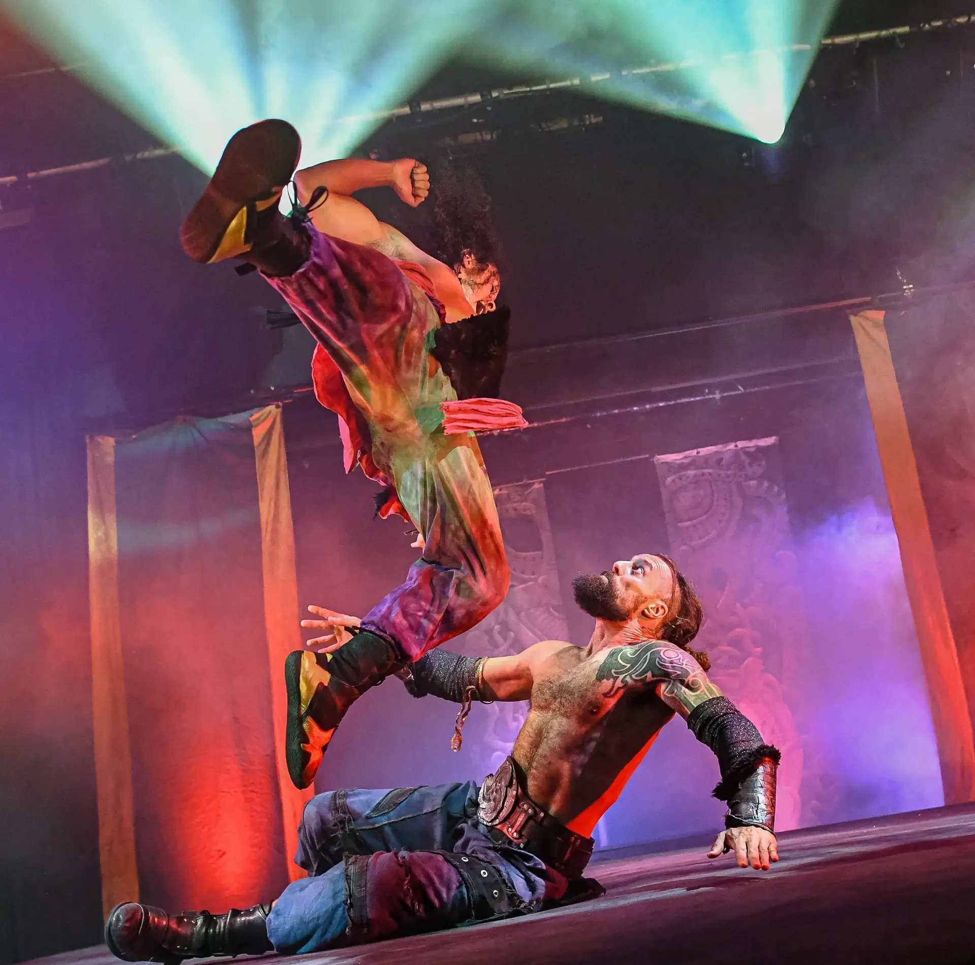 Nach fünf gefeierten Jahren beim weltberühmten Edinburgh Festival Fringe undumjubelten Gastspielen rund um den Globus geht mit „Mythos: Ragnarök“ eine deraußergewöhnlichsten Live Produktionen der G…