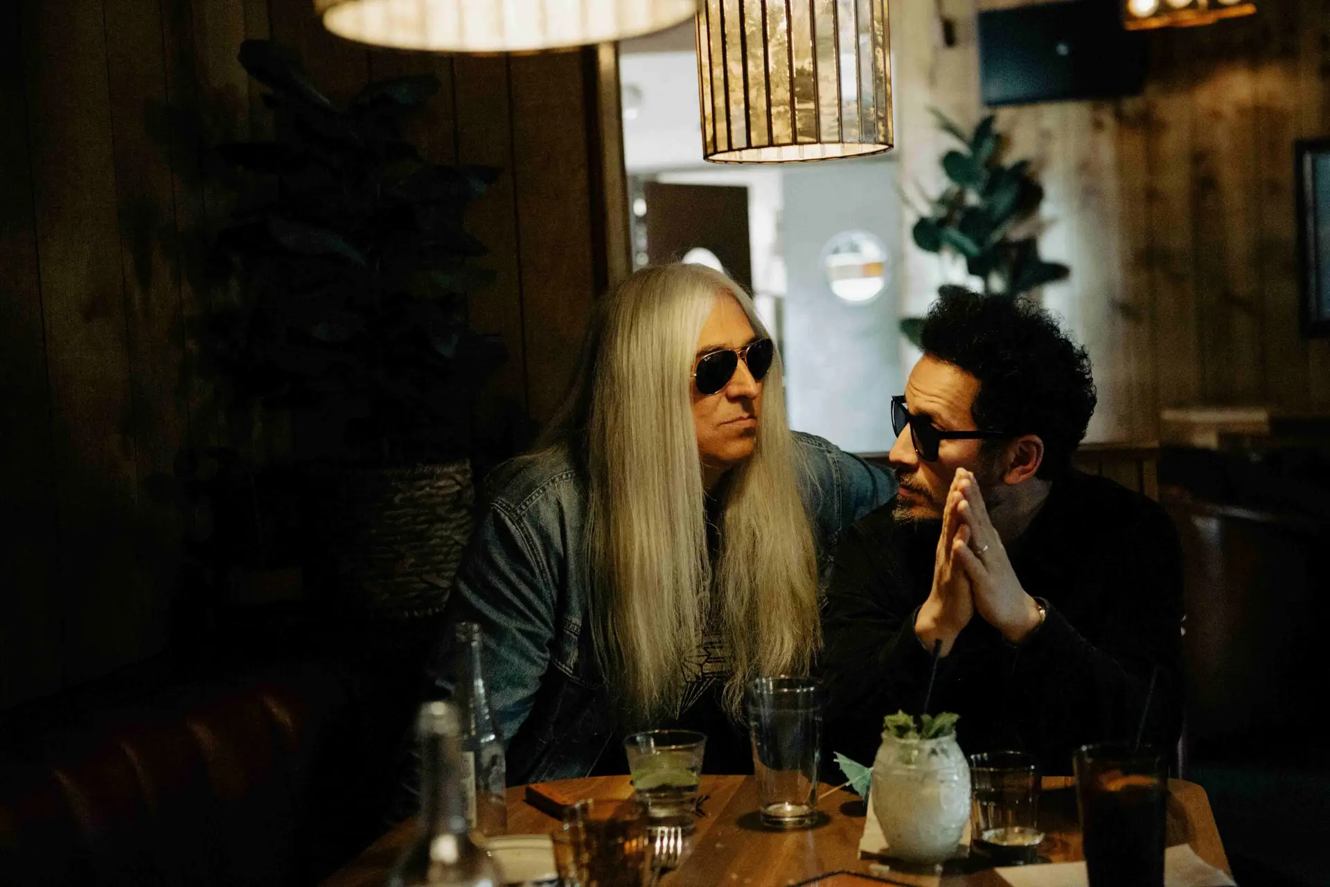 Das dynamische Duo Andy Platts und Shawn Lee, besser bekannt als Young Gun Silver Fox, veröffentlicht sein neues Album „Pleasure“ und geht auf die Reise in eine Fantasiewelt aus Sonnenschein und En…