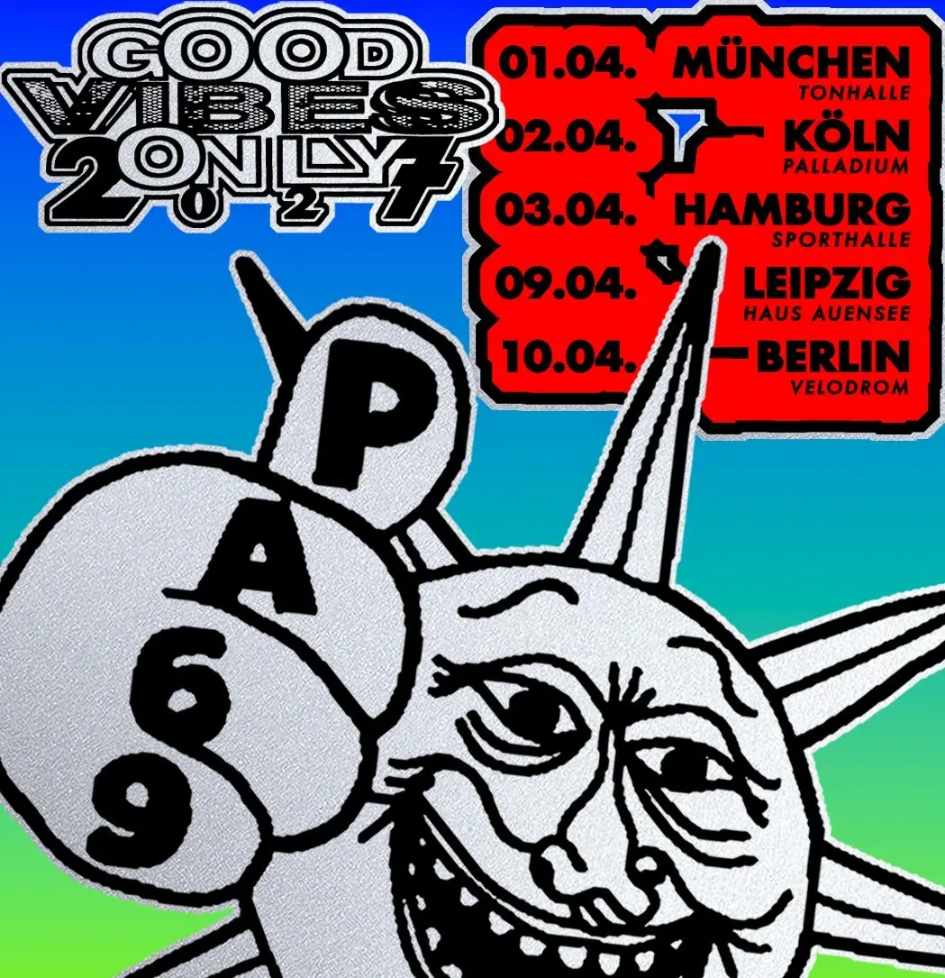 Drei rosa Sturmmasken, keine Ahnung, wer dahintersteckt, und trotzdem längst nicht mehr zuübersehen: PA69 aus Berlin haben sich vom Geheimtipp zum Phänomen gespielt. DJ DOPE, Rabatto und Turbogiann…