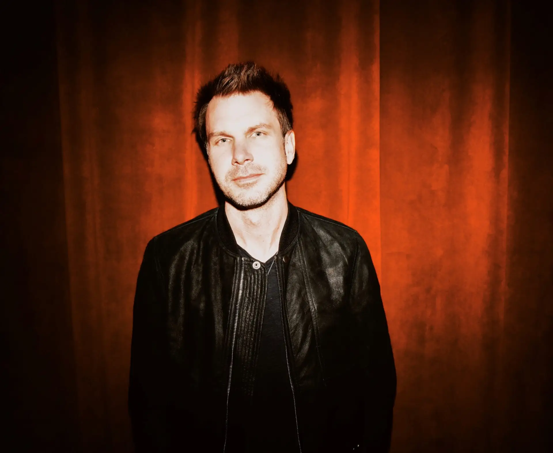 Der US-amerikanische Singer-Songwriter HOWIE DAY kommt im Rahmen seiner Europe 2026-Tour für zwei Konzerte nach Deutschland. Am 17. November gastiert er im Kölner Luxor, am 19. November folgt eine …